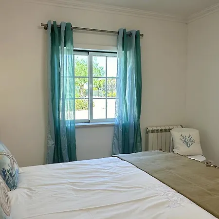 Дом отдыха Pine Cliffs - Shared Pool - 8 Guests -